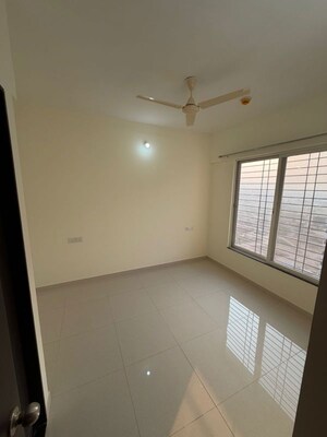 Room in 2 BHK Apartment at Kolte Patil R10, Hinjewadi – for Rent