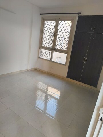 Room in 3 BHK Apartment at Tulip White, Sector 69 – for Rent