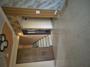 Furnished Amenities in 3.5 BHK Apartment at Mayur Vihar – for Rent