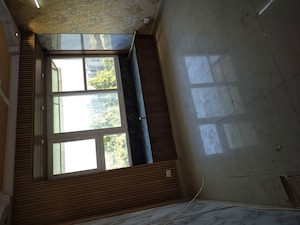 Room in 3.5 BHK Apartment at Mayur Vihar – for Rent