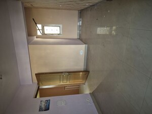 Furnished Amenities in 3.5 BHK Apartment at Mayur Vihar – for Rent