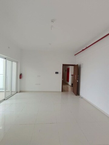 Room in 2 BHK Apartment at Runwal The Central Park, Chinchwad – for Rent