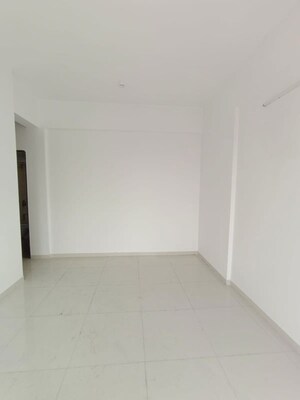 Room in 2 BHK Apartment at Runwal The Central Park, Chinchwad – for Rent