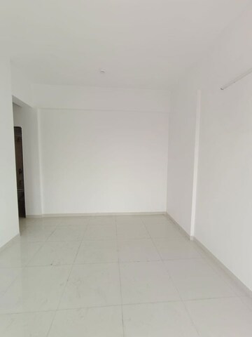 Room in 2 BHK Apartment at Runwal The Central Park, Chinchwad – for Rent