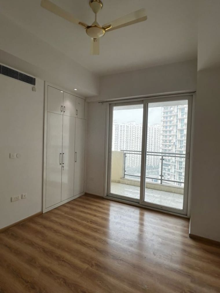 Room, mahagun-mezzaria 3 Bedroom 2500 Sq.Ft. Apartment In Sector 78 Noida 9923424