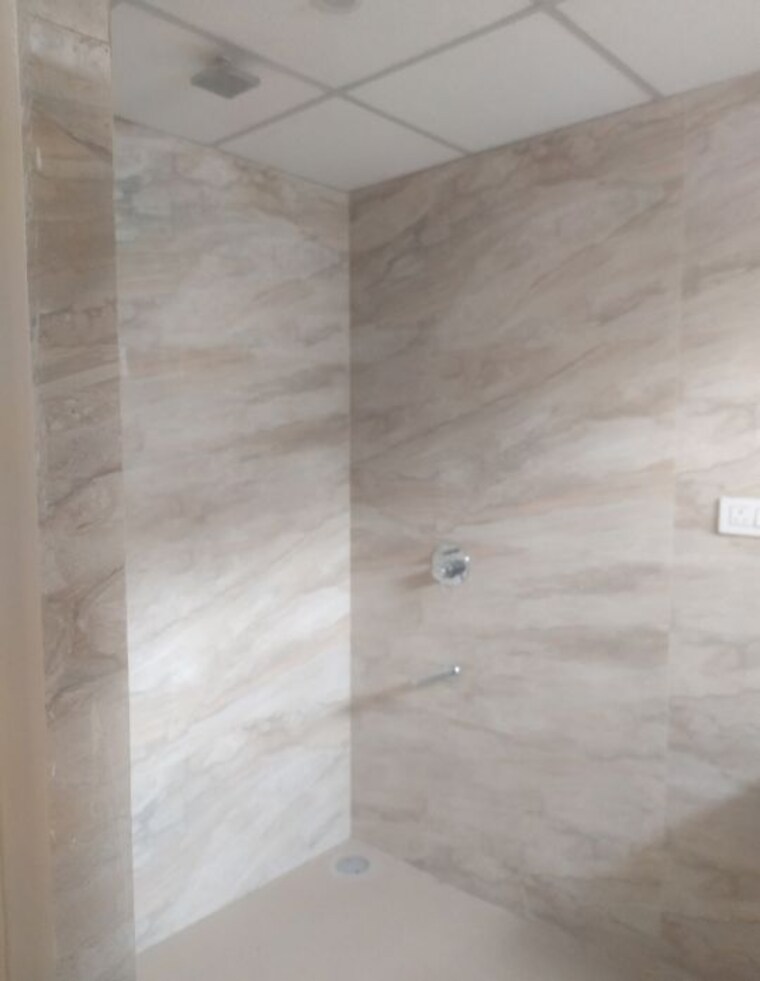 Bathroom, indira nagar 3.5 Bedroom 2000 Sq.Ft. Apartment In Indira Nagar Lucknow 9923453
