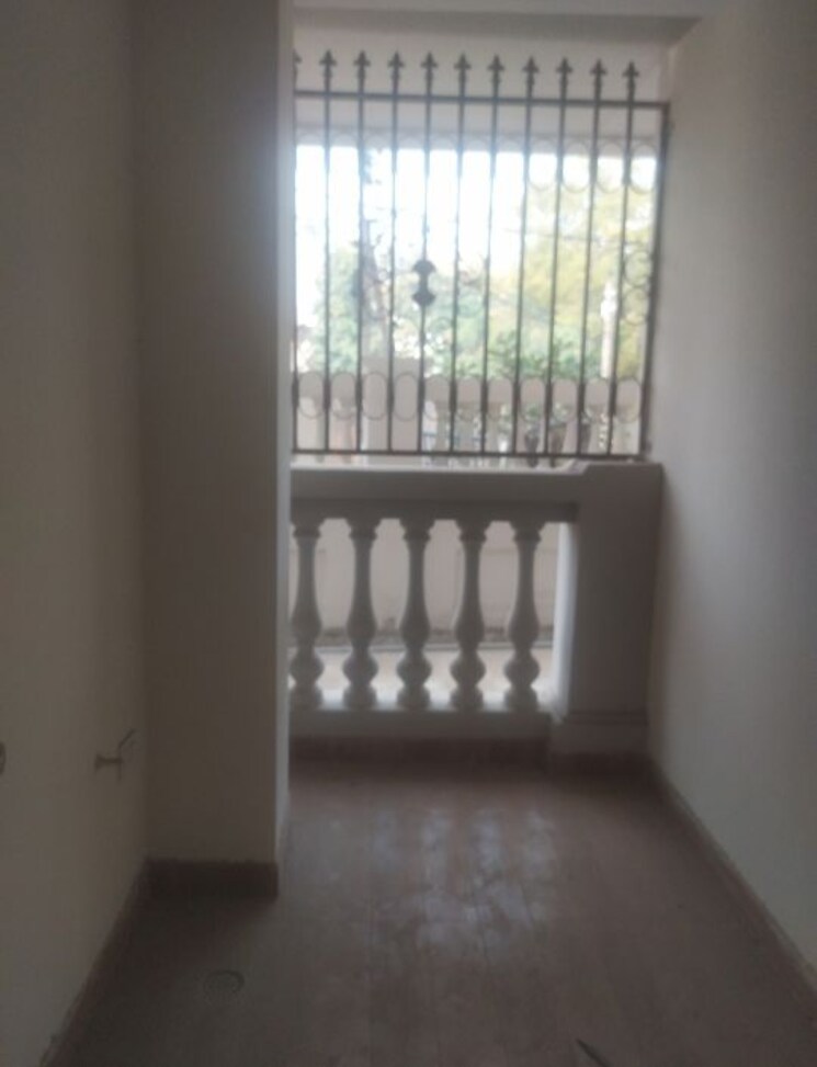 Room, indira nagar 3.5 Bedroom 2000 Sq.Ft. Apartment In Indira Nagar Lucknow 9923453