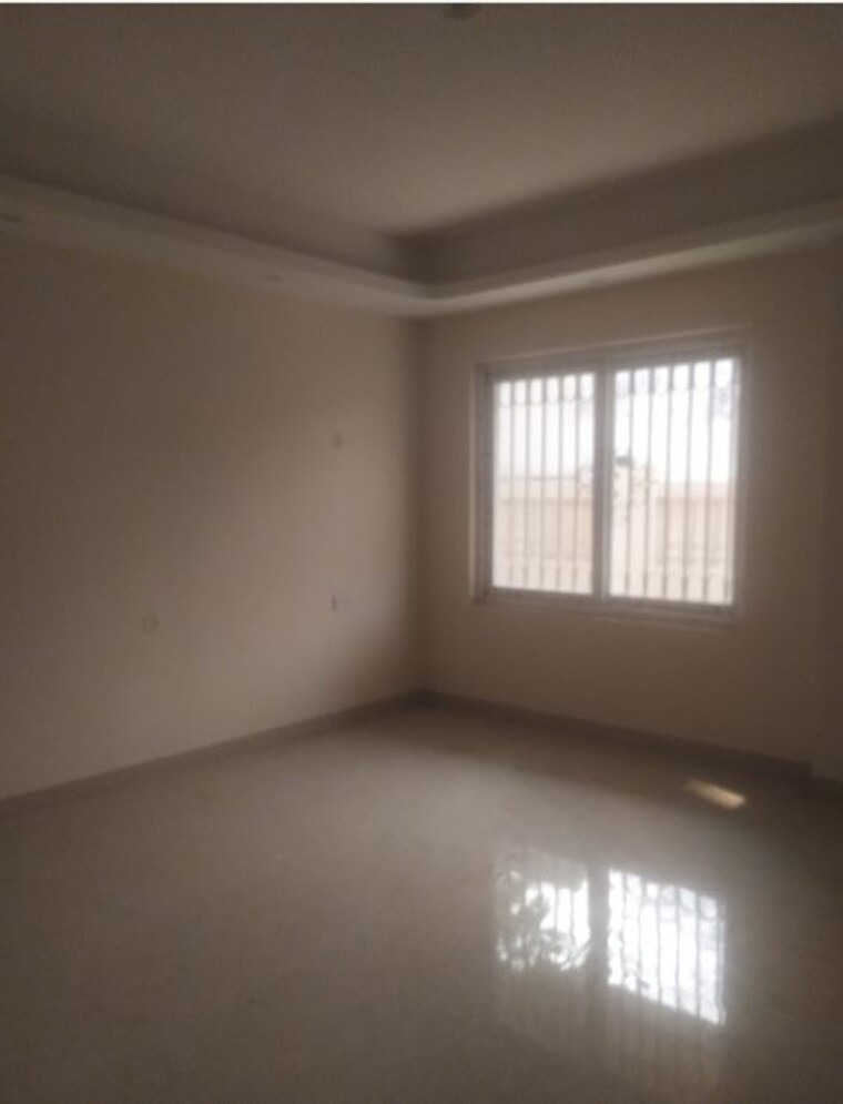 Room, indira nagar 3.5 Bedroom 2000 Sq.Ft. Apartment In Indira Nagar Lucknow 9923453