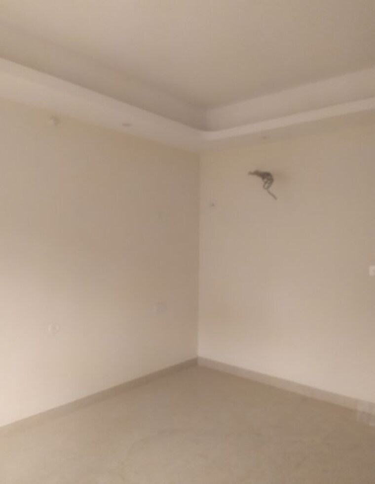 Room, indira nagar 3.5 Bedroom 2000 Sq.Ft. Apartment In Indira Nagar Lucknow 9923453