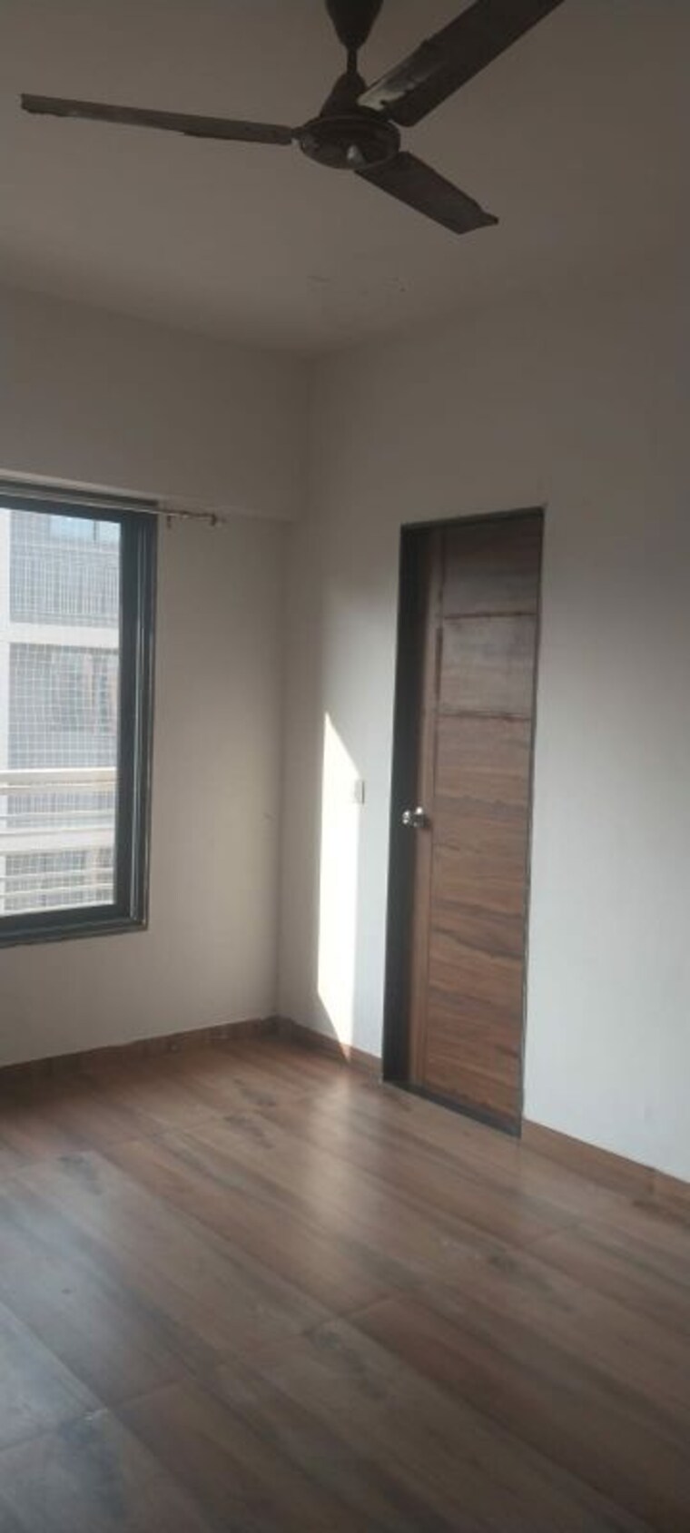 Room, vaishnodevi circle 3 Bedroom 1900 Sq.Ft. Apartment In Vaishnodevi Circle Ahmedabad 9923463