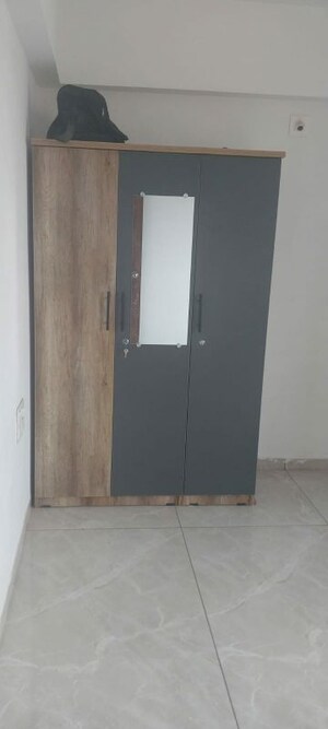 Room in 3 BHK Apartment at Vaishnodevi Circle – for Rent