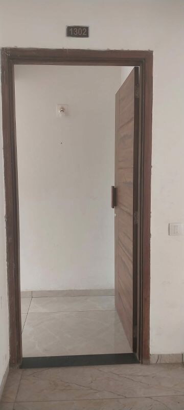 Building Lobby in 3 BHK Apartment at Vaishnodevi Circle – for Rent