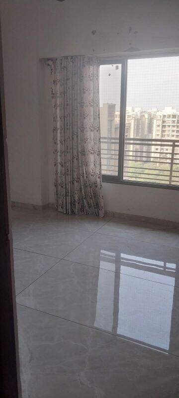 Room in 3 BHK Apartment at Vaishnodevi Circle – for Rent
