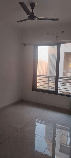 Room in 3 BHK Apartment at Vaishnodevi Circle – for Rent