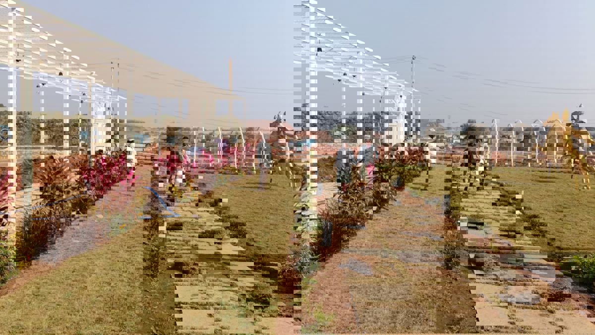 Plot For Sale in Manneguda