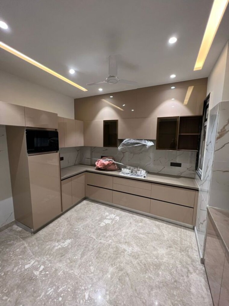 Kitchen, dlf-building-10 3 Bedroom 215 Sq.Yd. Builder Floor In Dlf Phase ii Gurgaon 9923489