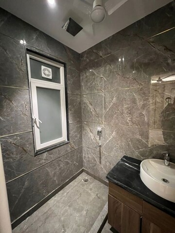 Bathroom in 3 BHK Builder Floor at DLF Building 10, Dlf Phase ii – for Rent