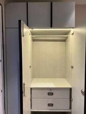 Bathroom in 3 BHK Builder Floor at DLF Building 10, Dlf Phase ii – for Rent