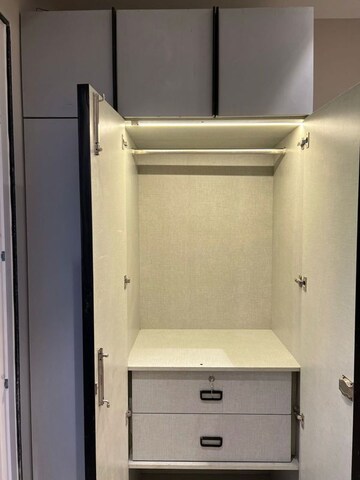 Bathroom in 3 BHK Builder Floor at DLF Building 10, Dlf Phase ii – for Rent