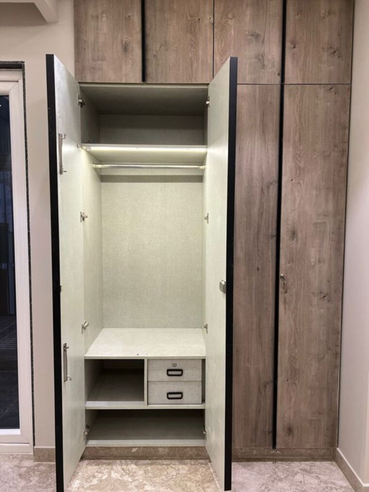 Bathroom, dlf-building-10 3 Bedroom 215 Sq.Yd. Builder Floor In Dlf Phase ii Gurgaon 9923489