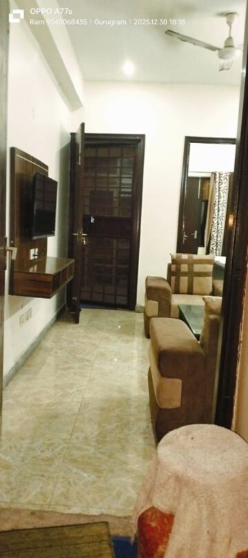 Staircase in 3 BHK Builder Floor at DLF City Phase IV, Dlf Phase iv – for Rent