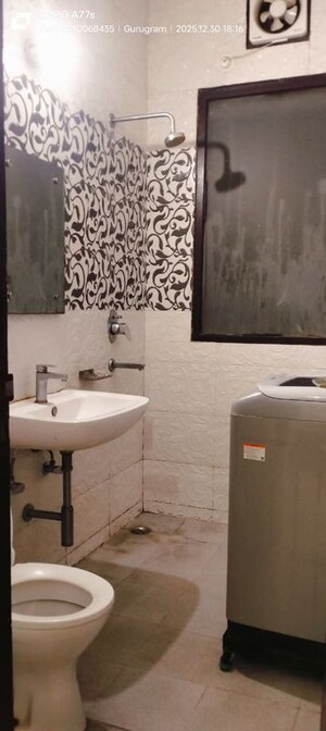 Bathroom in 3 BHK Builder Floor at DLF City Phase IV, Dlf Phase iv – for Rent
