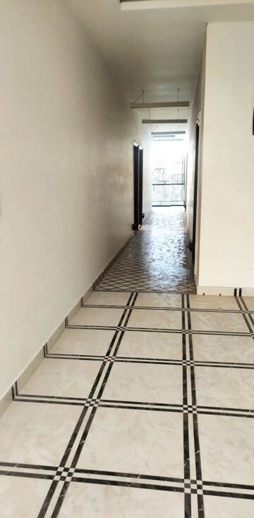  Shop For Sale in Alpha 1 Greater Noida