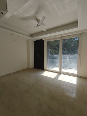 Room in 3 BHK Builder Floor at DLF City Gurgaon, Sector 27 – for Rent