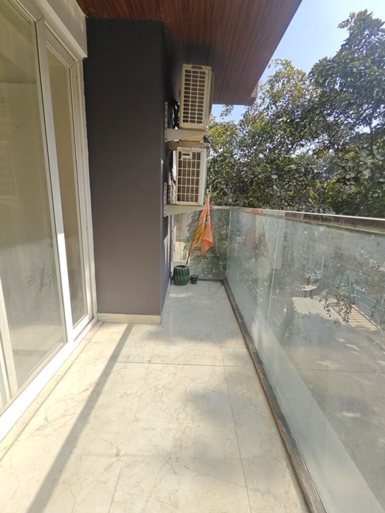 Balcony, dlf-city-gurgaon 3 Bedroom 215 Sq.Yd. Builder Floor In Sector 27 Gurgaon 9923499