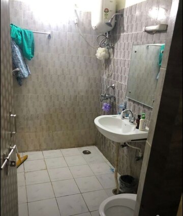Bathroom in 2.5 BHK Apartment at Rohini Apartment, Gomti Nagar – for Rent