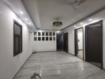 Room in 3 BHK Builder Floor at Kirti Nagar – for Sale