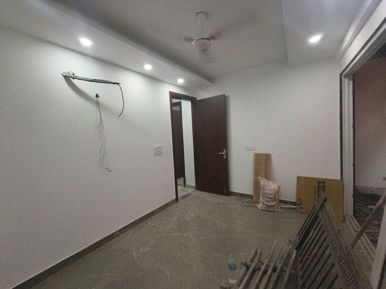 Room, kirti nagar 3 Bedroom 1500 Sq.Ft. Builder Floor In Kirti Nagar Delhi 9923519