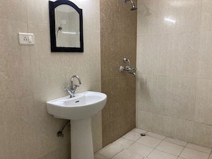 Bathroom in 1 RK Apartment at Varun Enclave, Sector 28 – for Rent