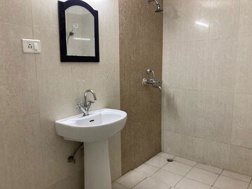 Bathroom in 1 RK Apartment at Varun Enclave, Sector 28 – for Rent