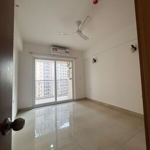 Room in 3.5 BHK Apartment at ATS Marigold, Sector 89b – for Rent