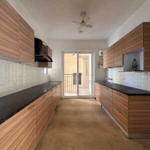 Room in 3.5 BHK Apartment at ATS Marigold, Sector 89b – for Rent