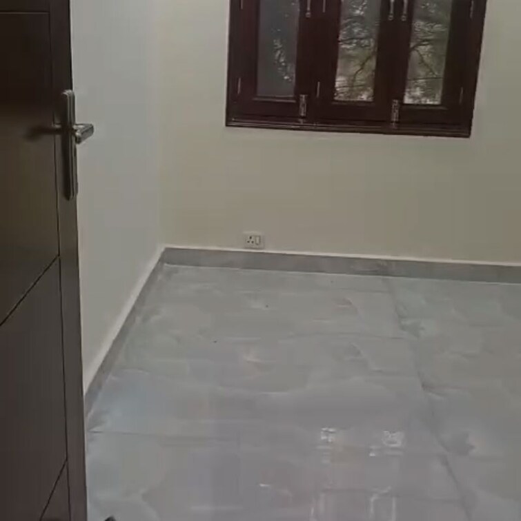 Room, hemkunt colony 2 Bedroom 1000 Sq.Ft. Builder Floor In Hemkunt Colony Delhi 9923527