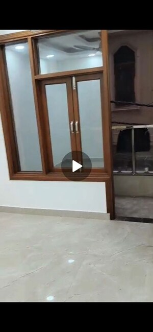 Room in 3 BHK Builder Floor at Govindpuri – for Rent