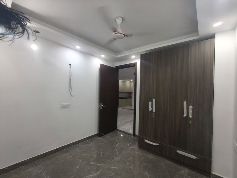 Room, kirti nagar 3 Bedroom 2000 Sq.Ft. Builder Floor In Kirti Nagar Delhi 9923543
