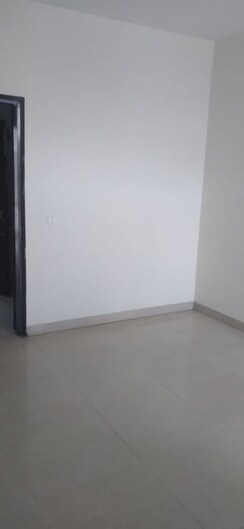 2 BHK + Extra Room Apartment For Rent in Omaxe Lake