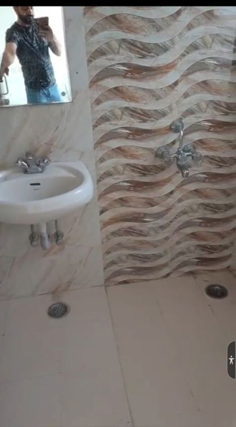 Bathroom, upavp-bhagirathi-enclave 3.5 Bedroom 1550 Sq.Ft. Apartment In Raebareli Road Lucknow 9923559