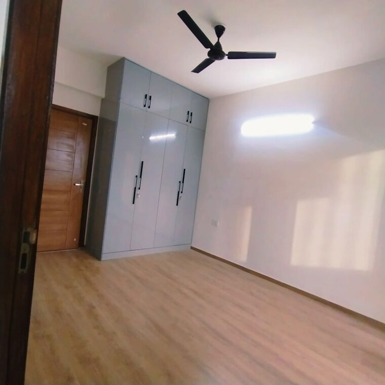 Room, tulip-yellow 3 Bedroom 1704 Sq.Ft. Apartment In Sector 69 Gurgaon 9904183