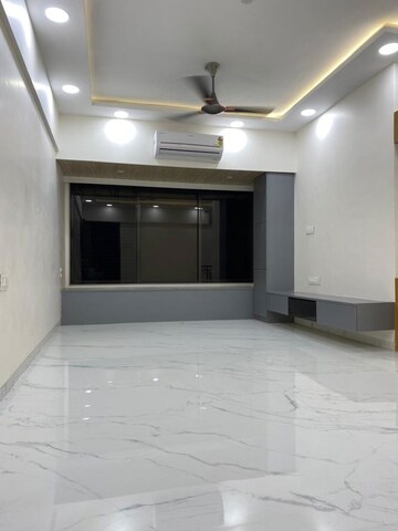 Room in 2 BHK Apartment at Evershine Greens, Andheri West – for Rent