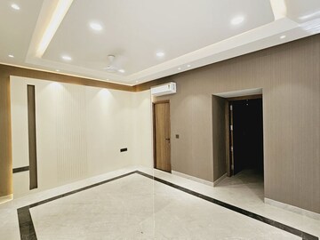 Room in 4 BHK Independent House at RWA Apartments Sector 40, Sector 40 – for Rent