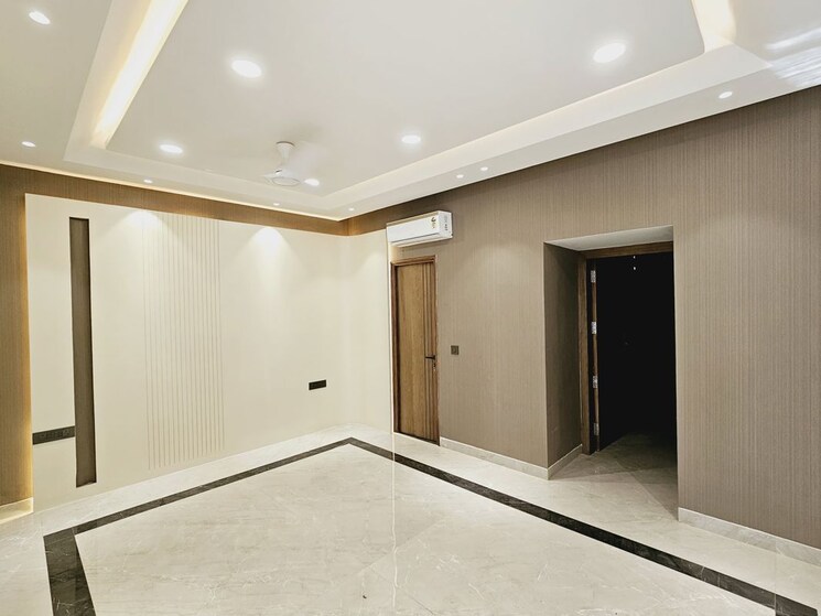 Room, rwa-apartments-sector-40 4 Bedroom 200 Sq.Mt. Independent House In Sector 40 Noida 9923595