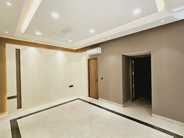 Room in 4 BHK Independent House at RWA Apartments Sector 40, Sector 40 – for Rent