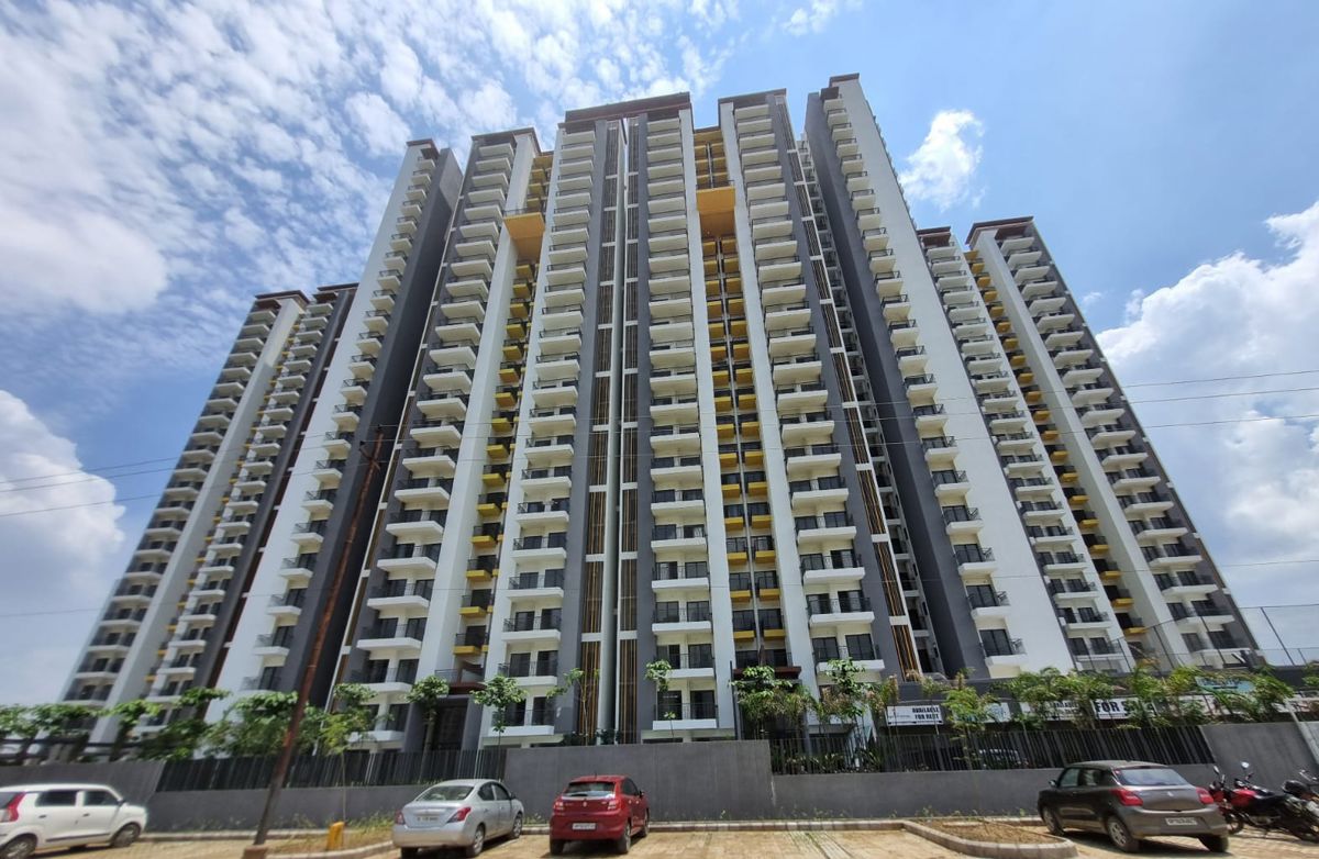 3 BHK Apartment For Sale in Shri Radha Aqua Garden