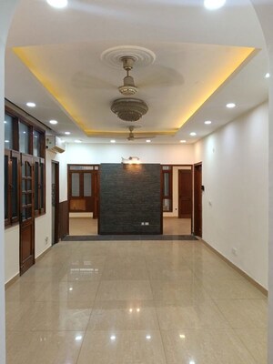 Room in 6+ BHK Independent House at RWA Apartments Sector 40, Sector 40 – for Rent