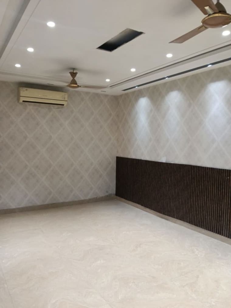 Room, rwa-apartments-sector-40 6+ Bedroom 220 Sq.Mt. Independent House In Sector 40 Noida 9923605