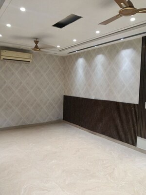 Room in 6+ BHK Independent House at RWA Apartments Sector 40, Sector 40 – for Rent